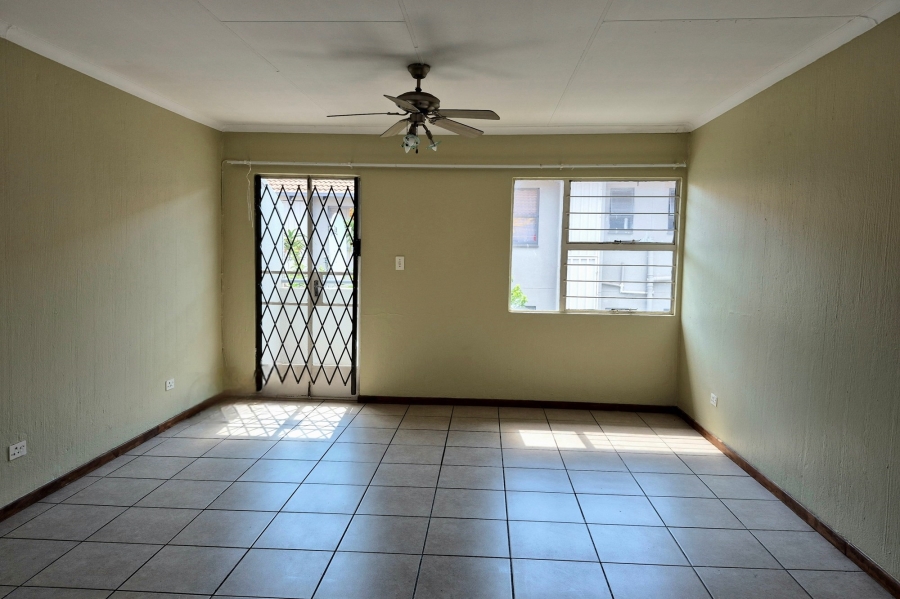 3 Bedroom Property for Sale in Die Hoewes Gauteng