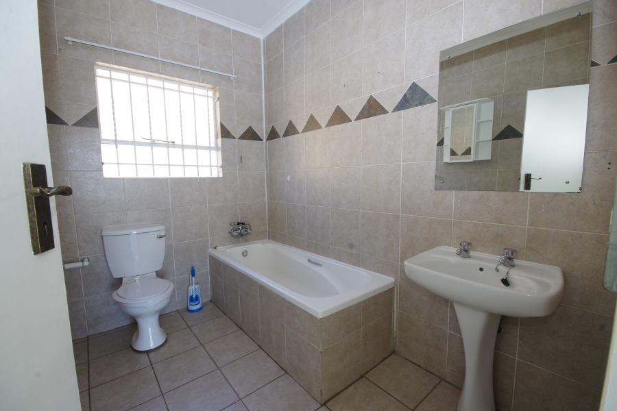 3 Bedroom Property for Sale in Sunnyrock Gauteng