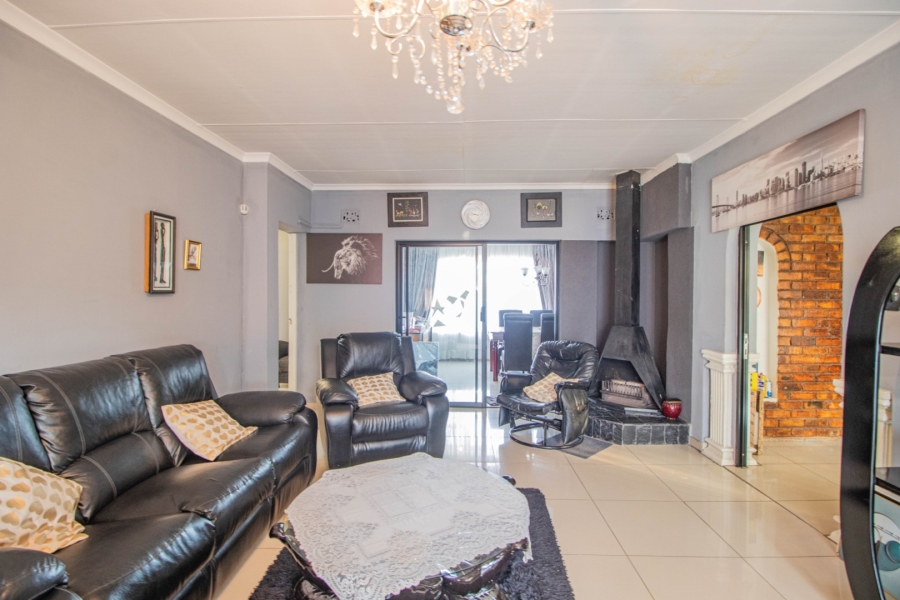 6 Bedroom Property for Sale in Northmead Gauteng