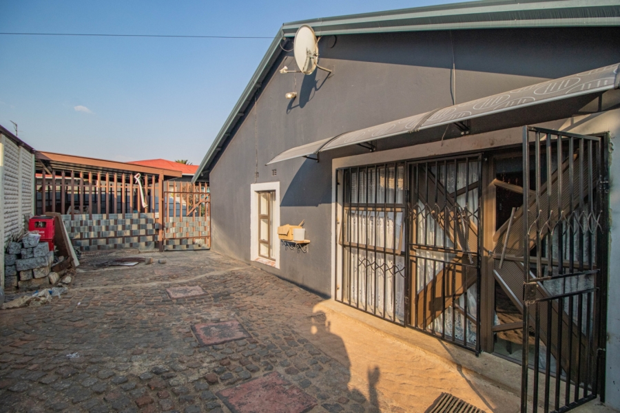 6 Bedroom Property for Sale in Northmead Gauteng