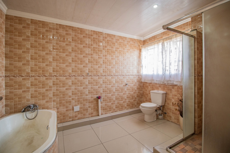 6 Bedroom Property for Sale in Northmead Gauteng