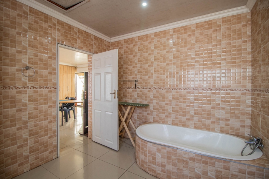 6 Bedroom Property for Sale in Northmead Gauteng