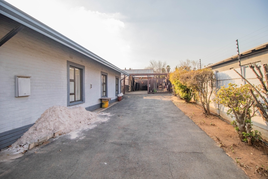 6 Bedroom Property for Sale in Northmead Gauteng
