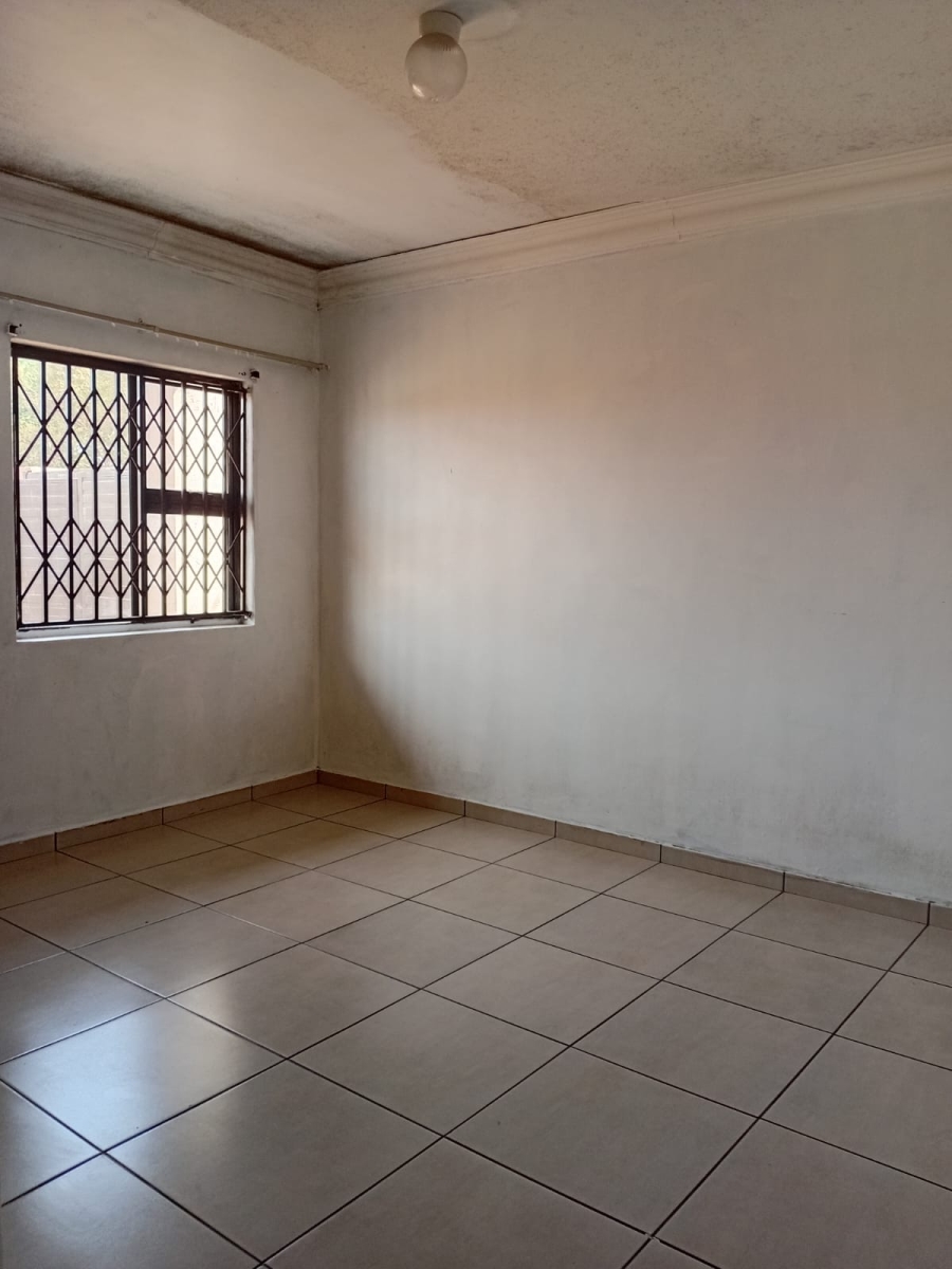 To Let 0 Bedroom Property for Rent in Mofolo North Gauteng