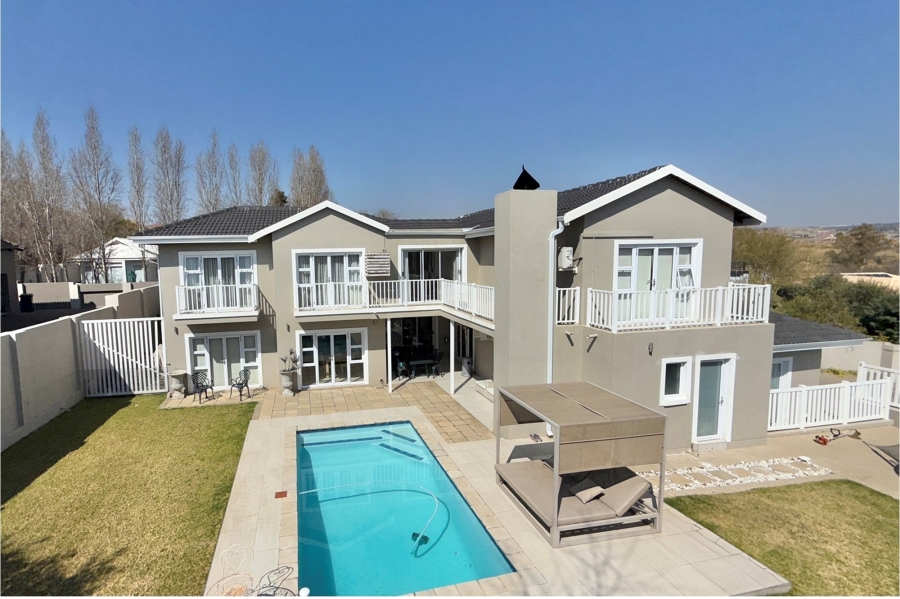 5 Bedroom Property for Sale in Cedar Creek Gauteng