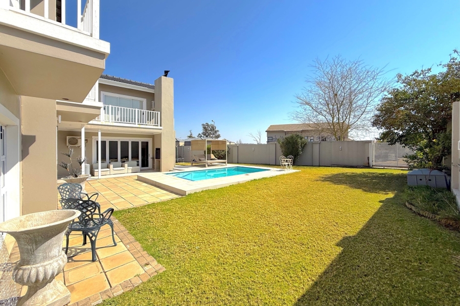5 Bedroom Property for Sale in Cedar Creek Gauteng