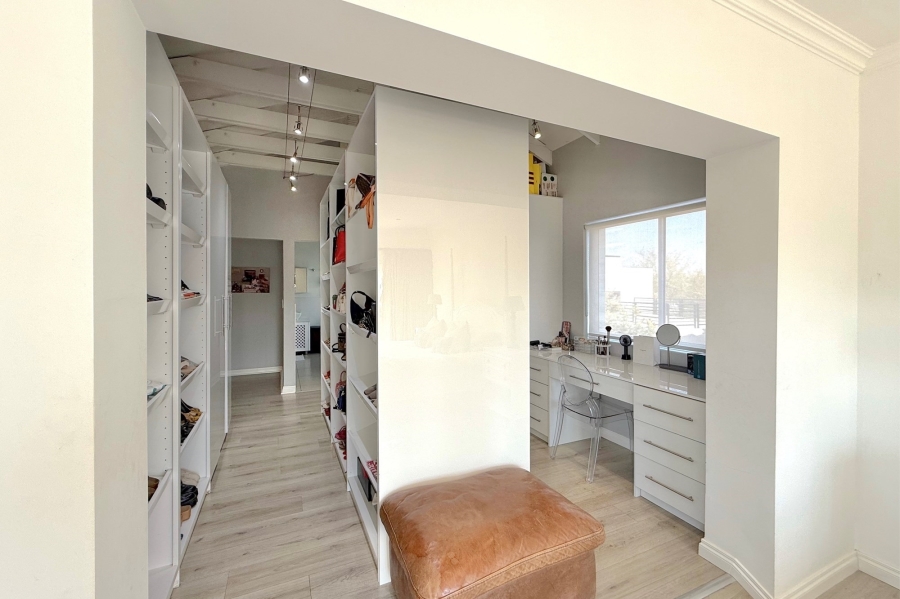 5 Bedroom Property for Sale in Cedar Creek Gauteng