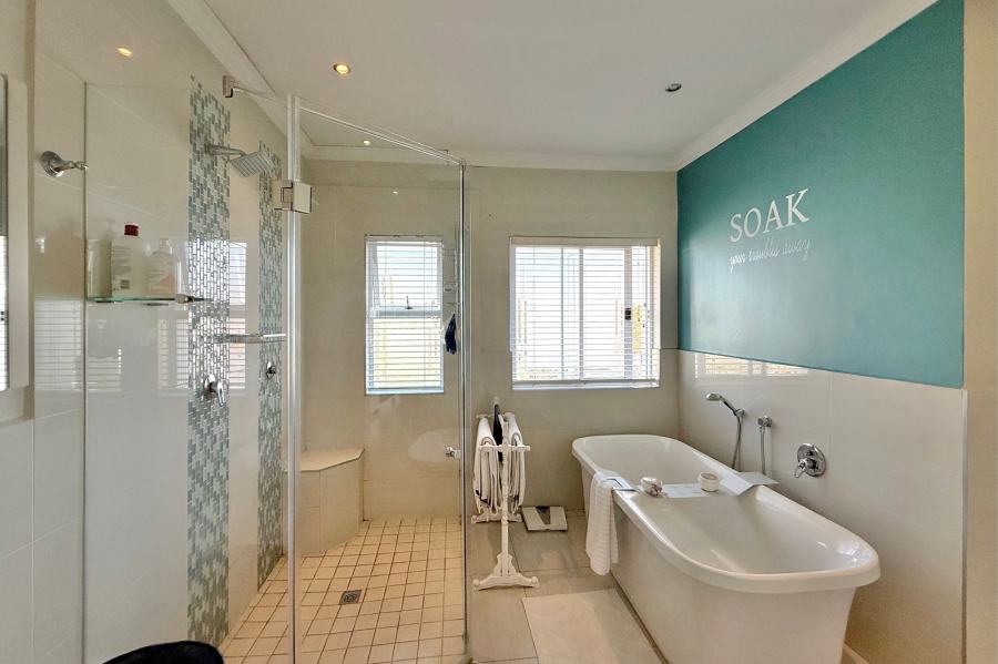 5 Bedroom Property for Sale in Cedar Creek Gauteng