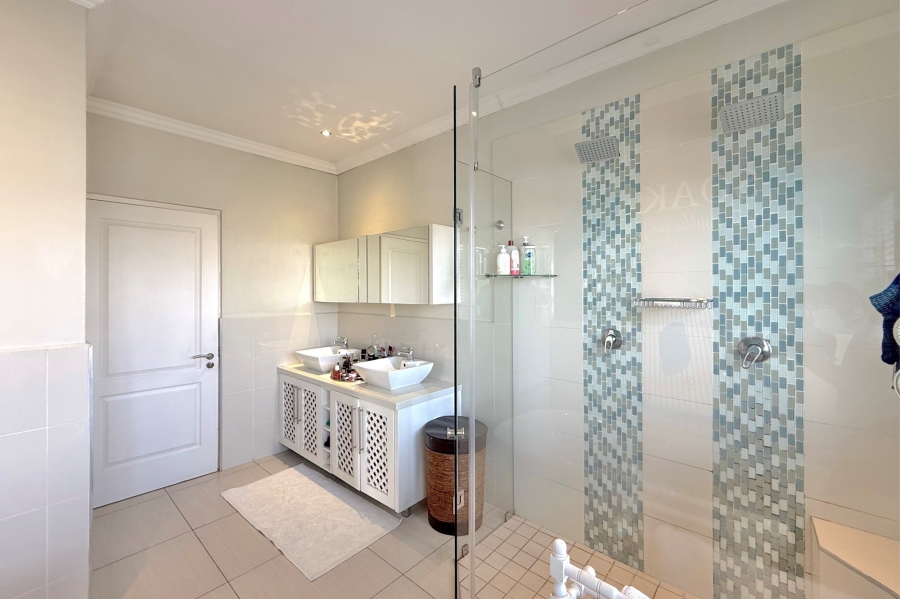 5 Bedroom Property for Sale in Cedar Creek Gauteng