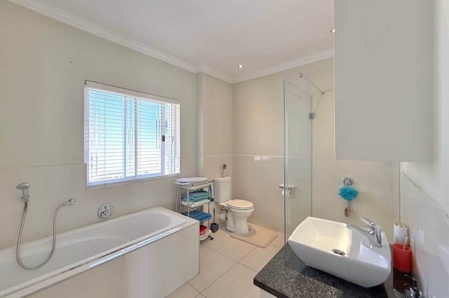 5 Bedroom Property for Sale in Cedar Creek Gauteng