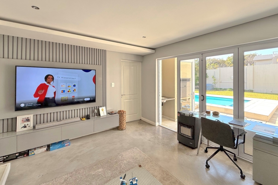 5 Bedroom Property for Sale in Cedar Creek Gauteng