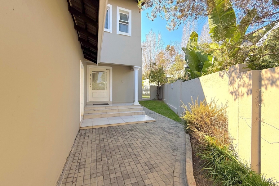 5 Bedroom Property for Sale in Cedar Creek Gauteng
