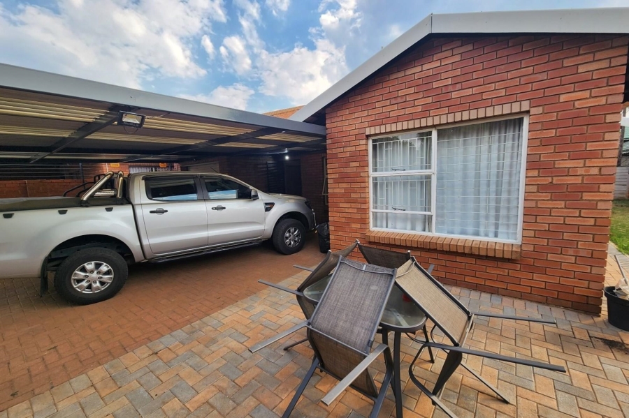 2 Bedroom Property for Sale in Kenleaf Gauteng