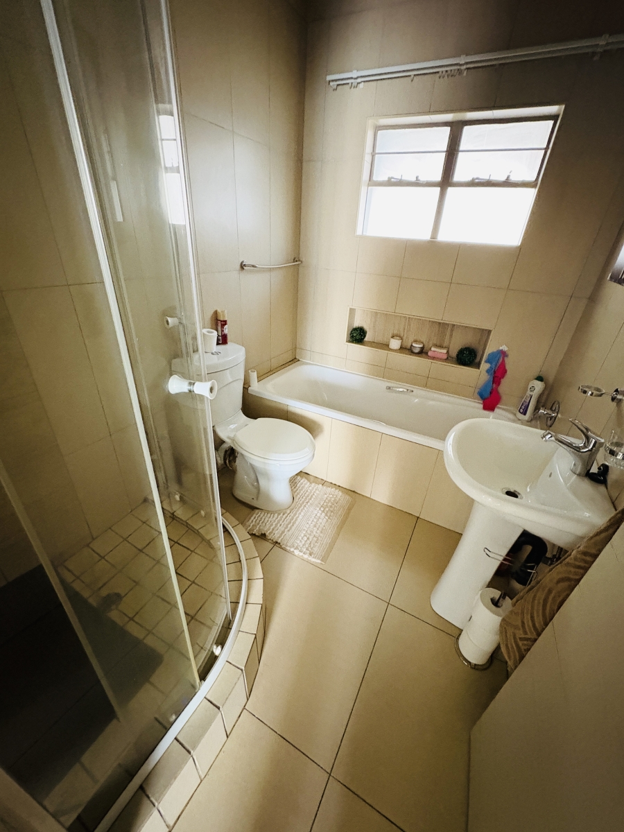 2 Bedroom Property for Sale in Pretoria North Gauteng