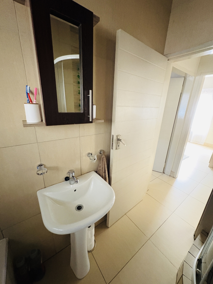 2 Bedroom Property for Sale in Pretoria North Gauteng