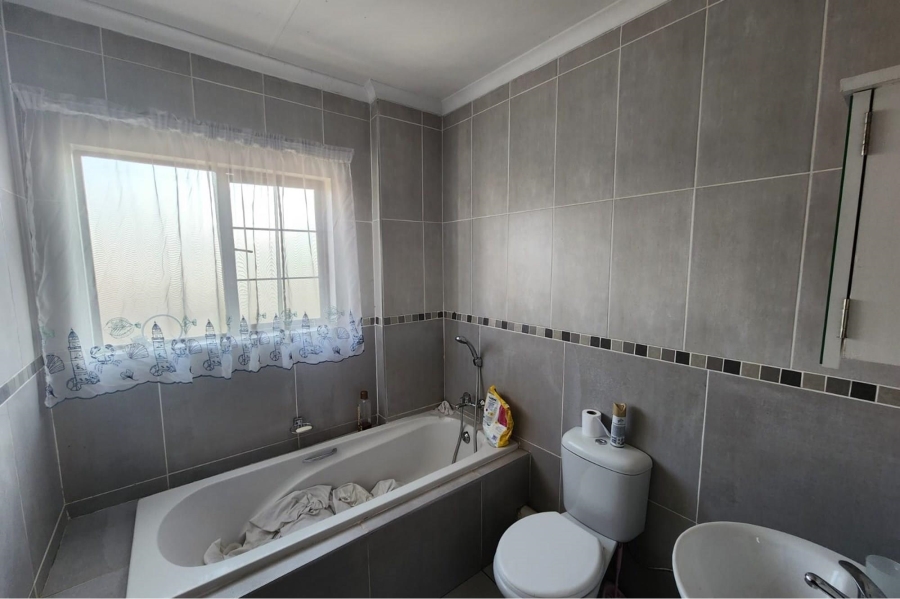 2 Bedroom Property for Sale in Kenleaf Gauteng