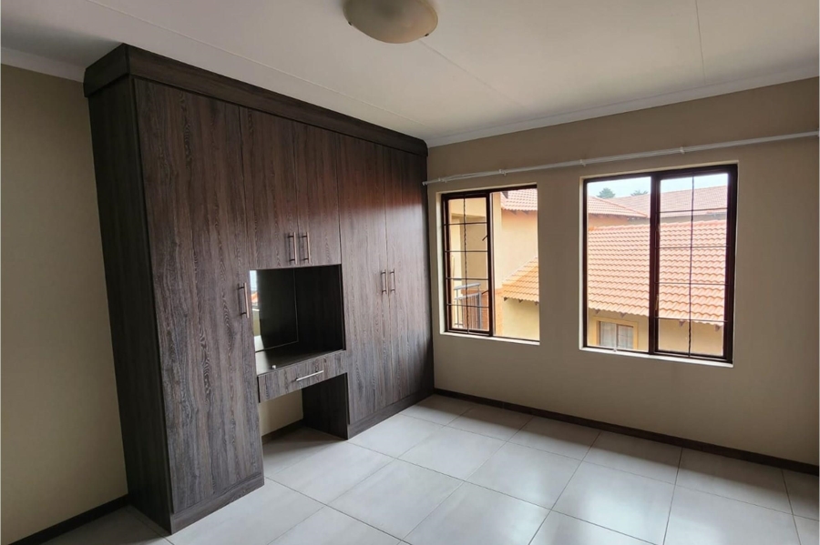 2 Bedroom Property for Sale in Kenleaf Gauteng