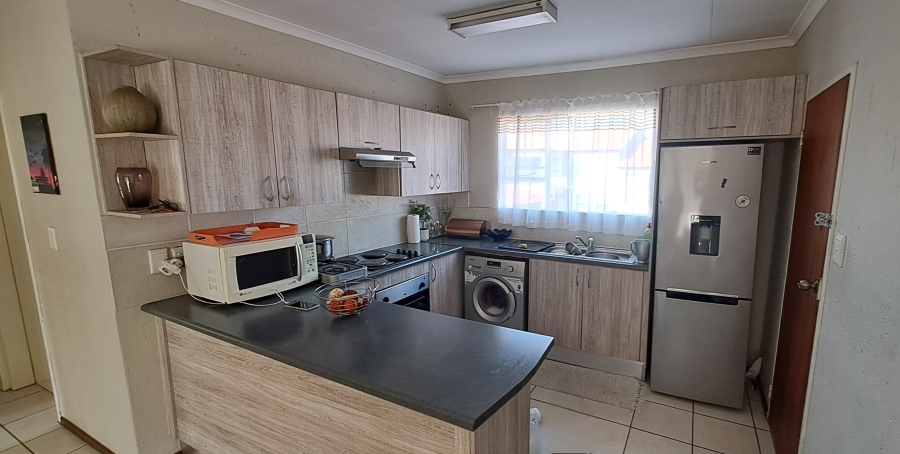 2 Bedroom Property for Sale in Cloverdene Gauteng