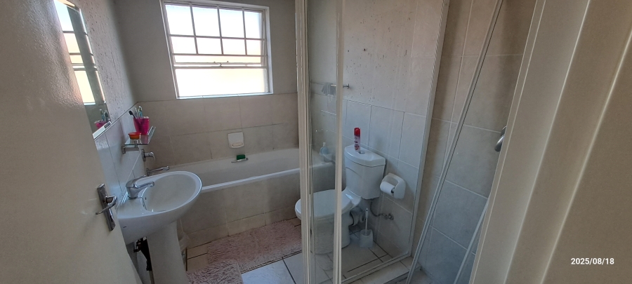 2 Bedroom Property for Sale in Cloverdene Gauteng