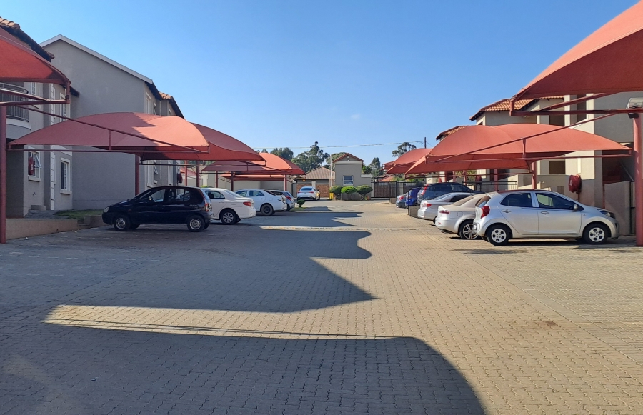 2 Bedroom Property for Sale in Cloverdene Gauteng
