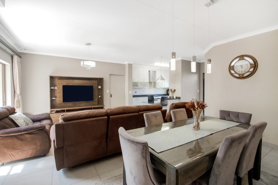 To Let 3 Bedroom Property for Rent in Maroeladal Gauteng