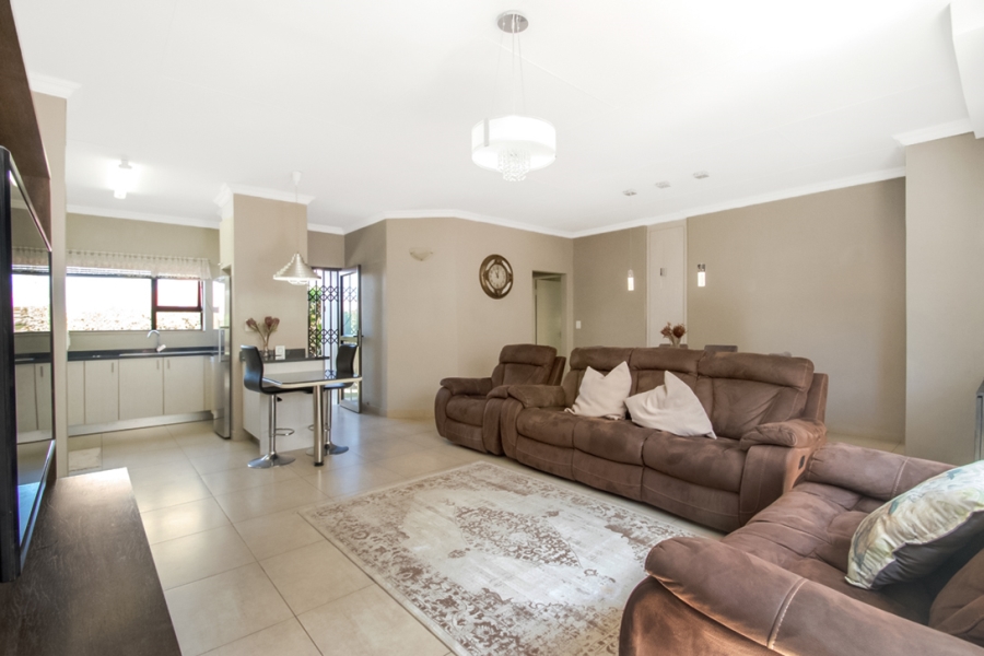 To Let 3 Bedroom Property for Rent in Maroeladal Gauteng