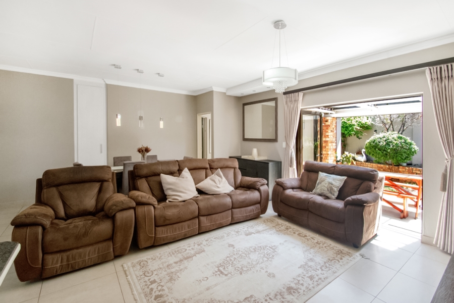 To Let 3 Bedroom Property for Rent in Maroeladal Gauteng