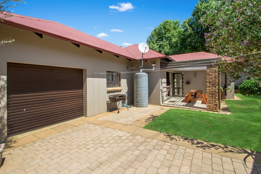 To Let 3 Bedroom Property for Rent in Maroeladal Gauteng