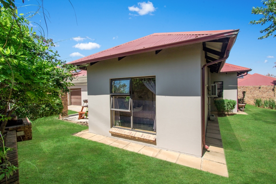 To Let 3 Bedroom Property for Rent in Maroeladal Gauteng