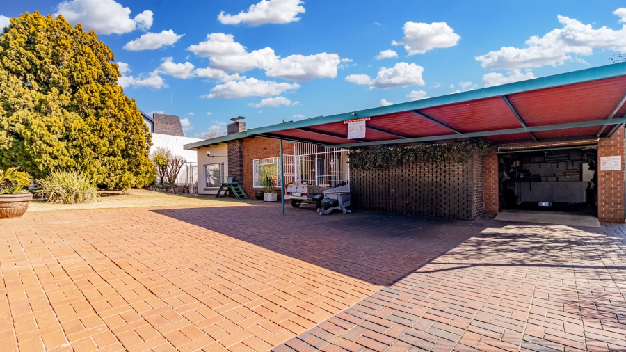 4 Bedroom Property for Sale in Tulisa Park Gauteng