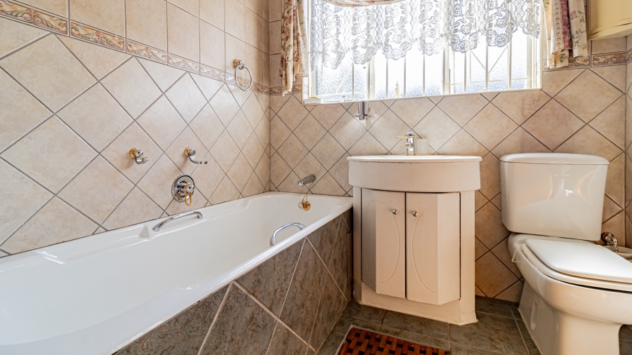4 Bedroom Property for Sale in Tulisa Park Gauteng