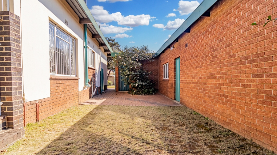4 Bedroom Property for Sale in Tulisa Park Gauteng