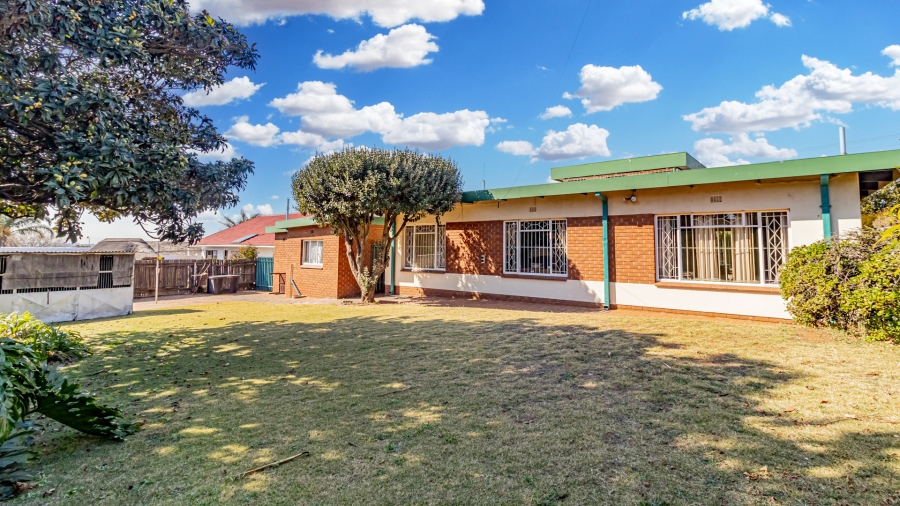 4 Bedroom Property for Sale in Tulisa Park Gauteng
