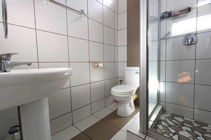 6 Bedroom Property for Sale in Primrose Gauteng