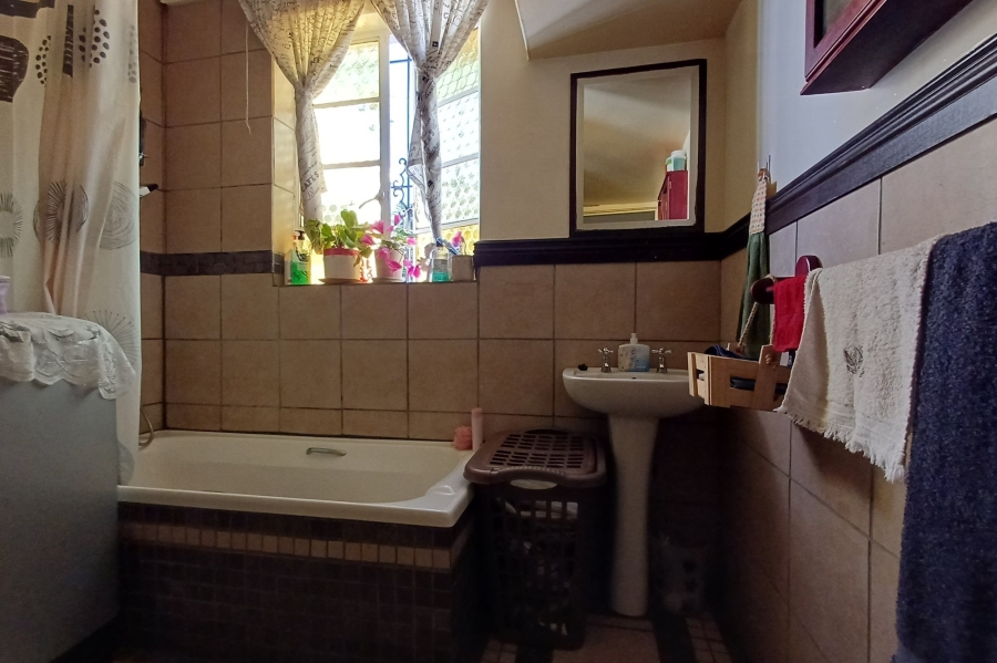 6 Bedroom Property for Sale in Primrose Gauteng