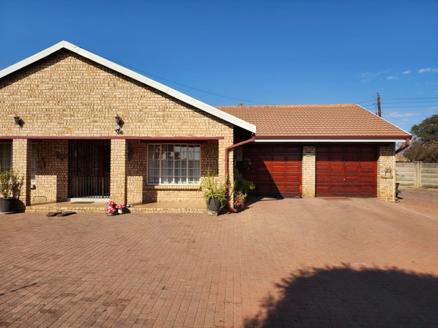 3 Bedroom Property for Sale in Kookrus Gauteng