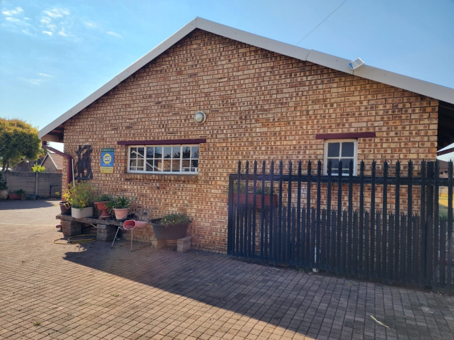 3 Bedroom Property for Sale in Kookrus Gauteng