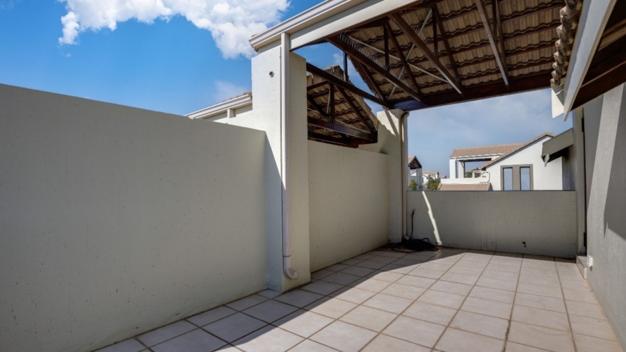 To Let 2 Bedroom Property for Rent in Lonehill Gauteng