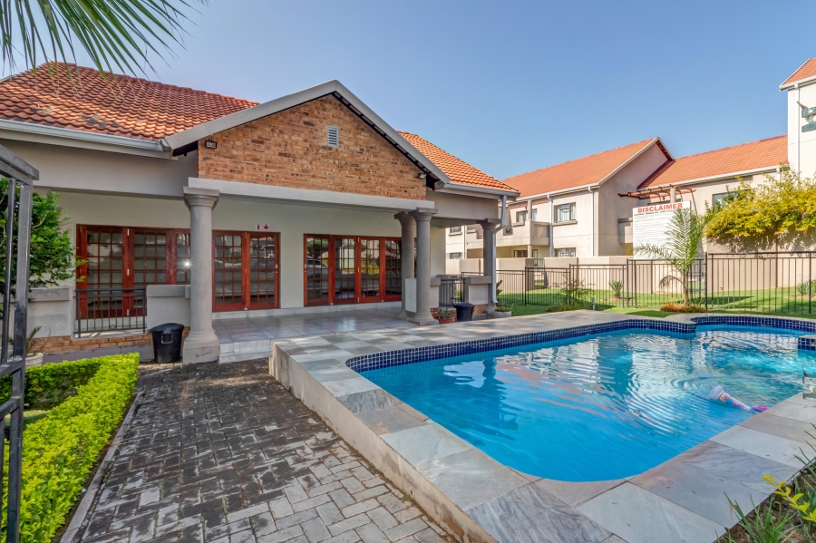 To Let 2 Bedroom Property for Rent in Broadacres Gauteng