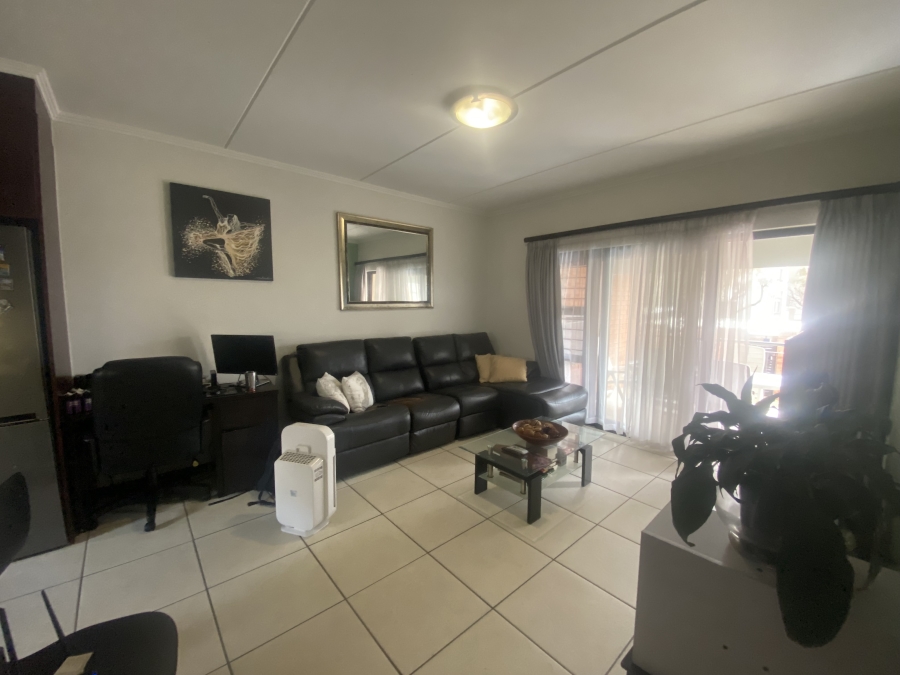 To Let 2 Bedroom Property for Rent in Greenstone Hill Gauteng
