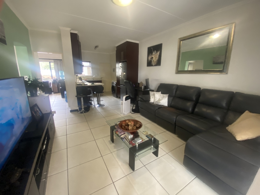 To Let 2 Bedroom Property for Rent in Greenstone Hill Gauteng