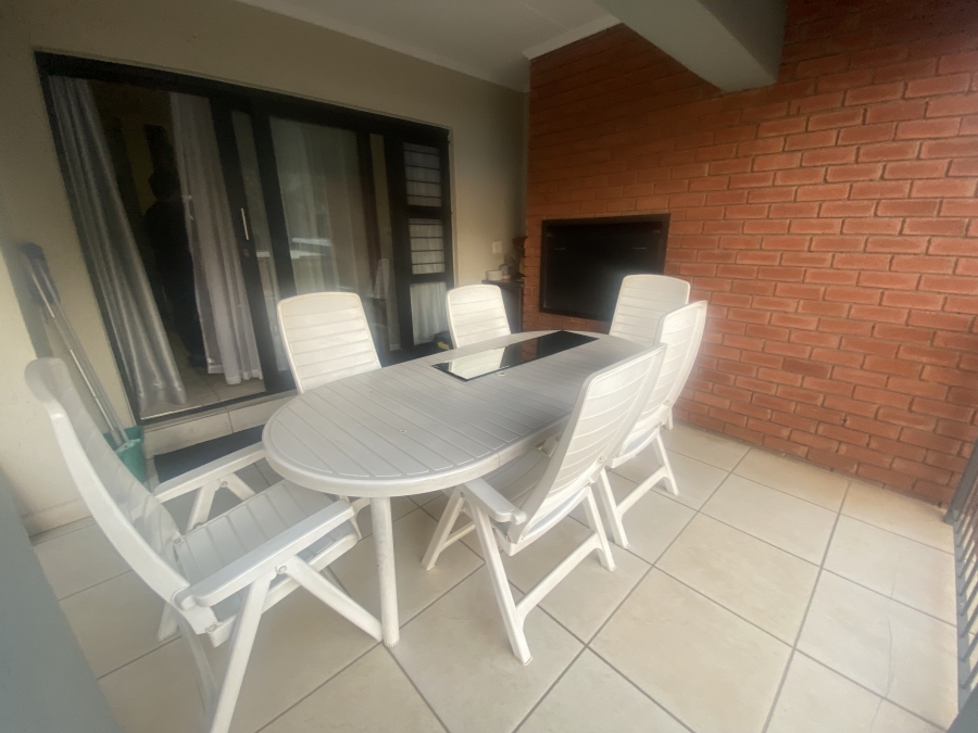 To Let 2 Bedroom Property for Rent in Greenstone Hill Gauteng
