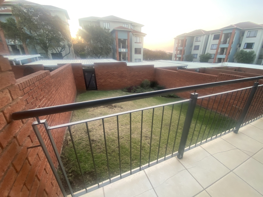 To Let 2 Bedroom Property for Rent in Greenstone Hill Gauteng