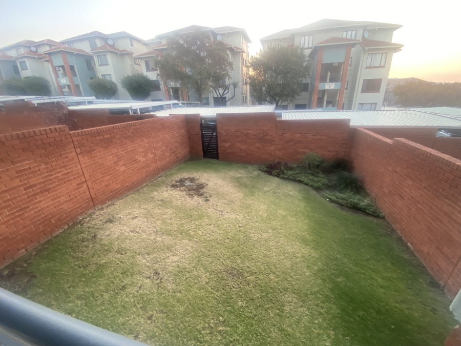 To Let 2 Bedroom Property for Rent in Greenstone Hill Gauteng