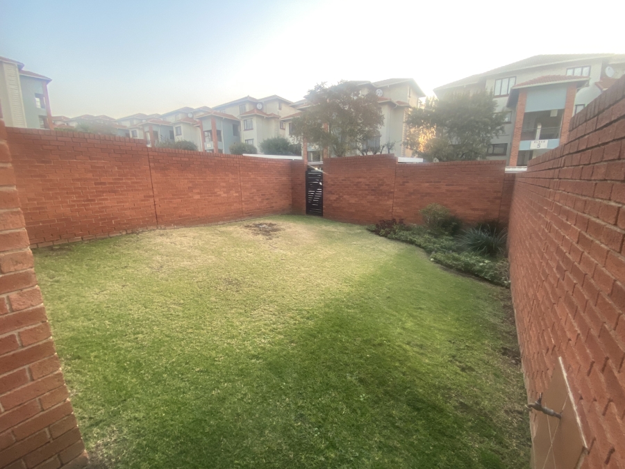 To Let 2 Bedroom Property for Rent in Greenstone Hill Gauteng