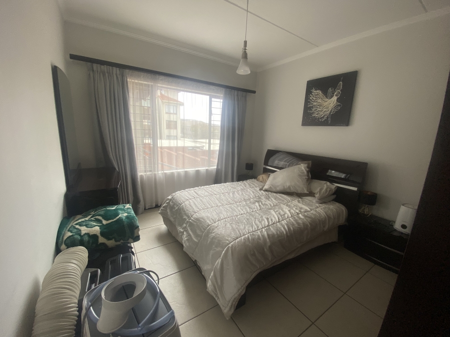 To Let 2 Bedroom Property for Rent in Greenstone Hill Gauteng