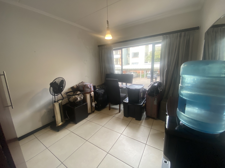 To Let 2 Bedroom Property for Rent in Greenstone Hill Gauteng