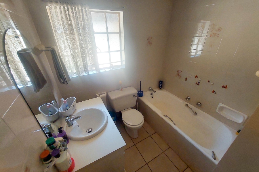 4 Bedroom Property for Sale in Doringkloof Gauteng