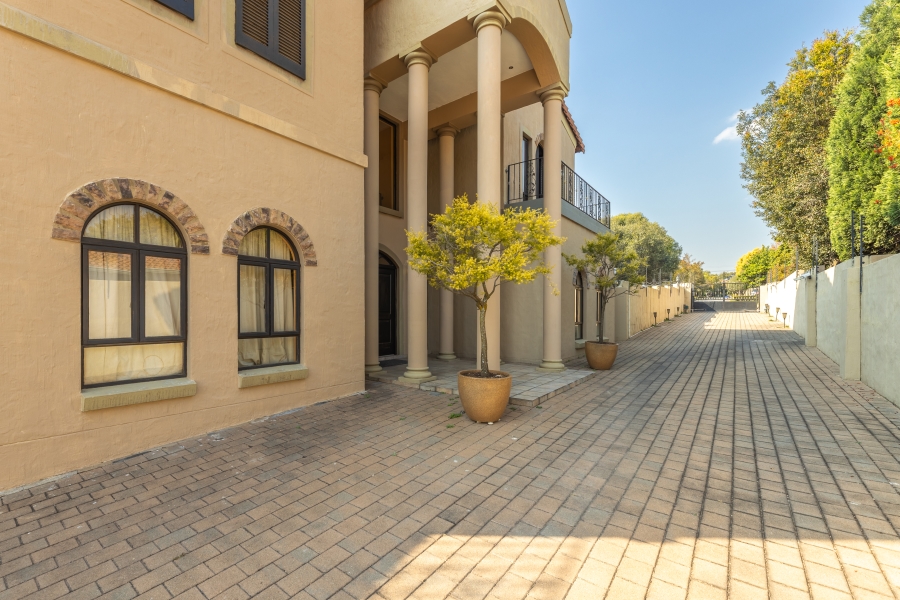 6 Bedroom Property for Sale in Beverley Gauteng