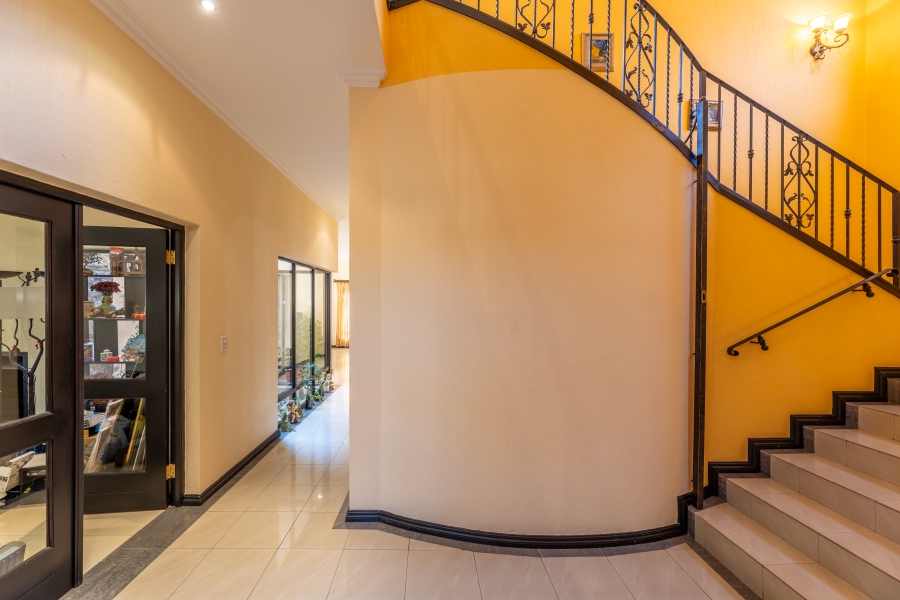 6 Bedroom Property for Sale in Beverley Gauteng